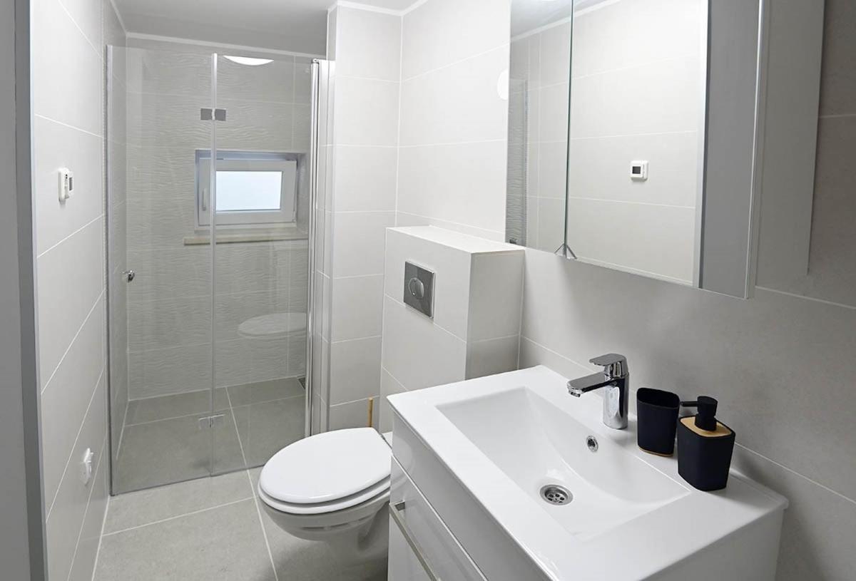 Apartment D & Studio L Dobrinj Dış mekan fotoğraf