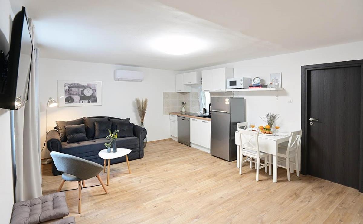 Apartment D & Studio L Dobrinj Dış mekan fotoğraf