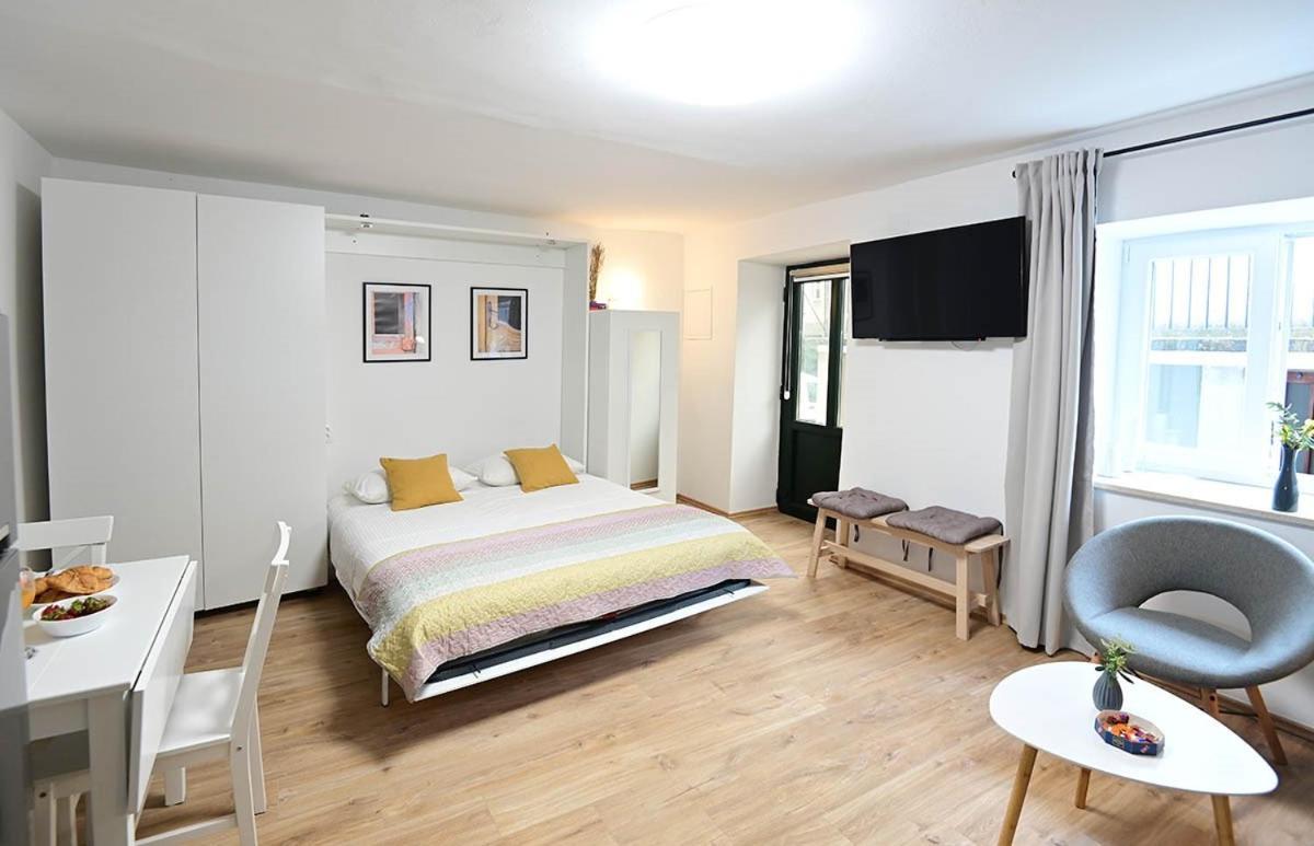 Apartment D & Studio L Dobrinj Dış mekan fotoğraf