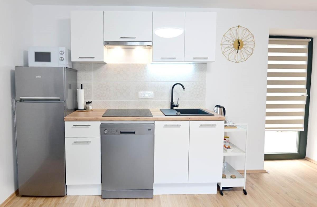 Apartment D & Studio L Dobrinj Dış mekan fotoğraf