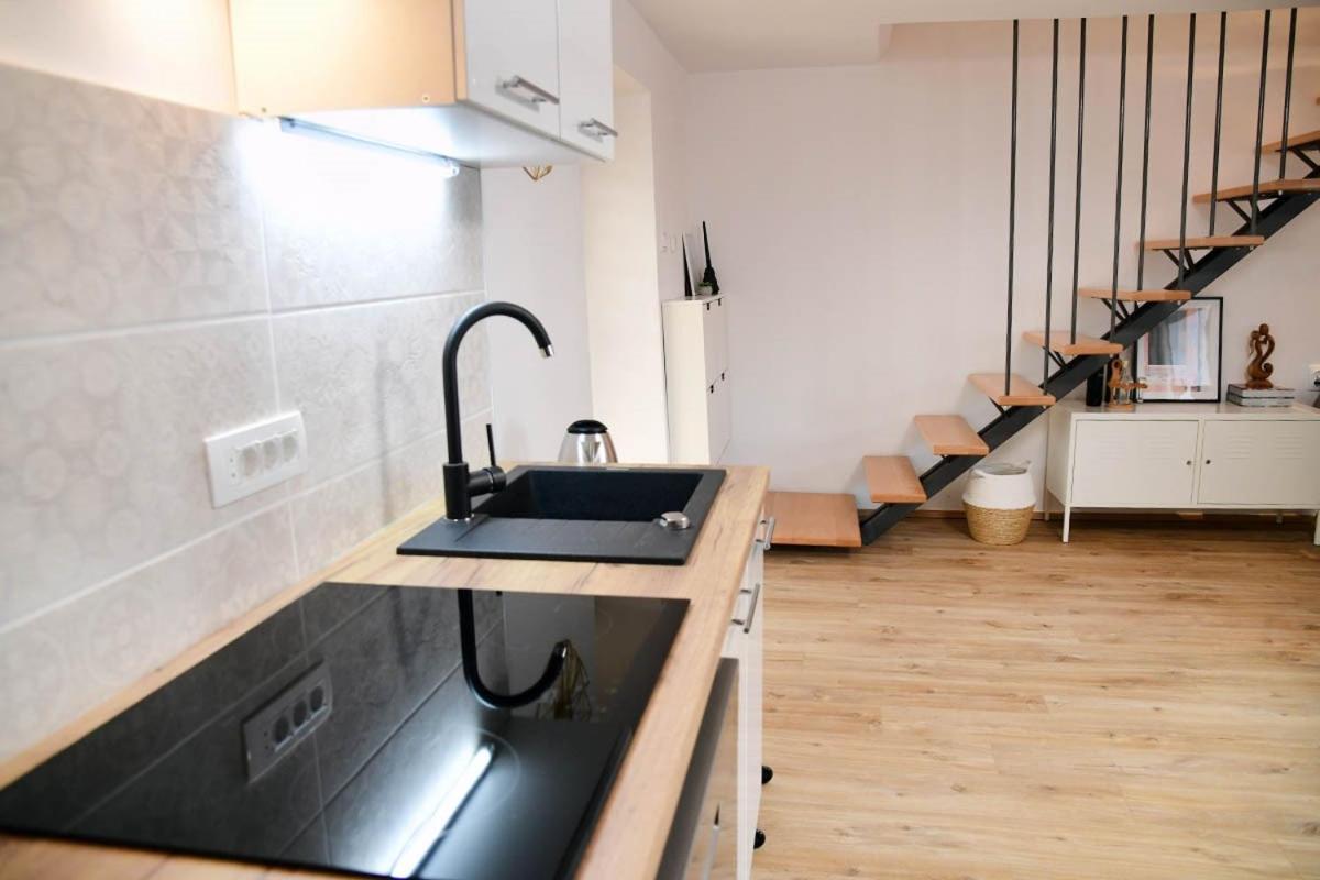Apartment D & Studio L Dobrinj Dış mekan fotoğraf