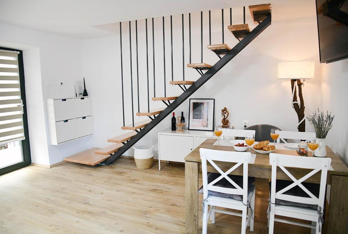 Apartment D & Studio L Dobrinj Dış mekan fotoğraf