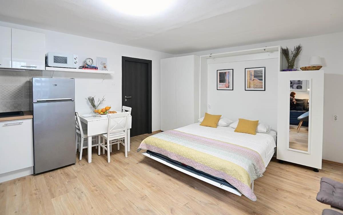 Apartment D & Studio L Dobrinj Dış mekan fotoğraf