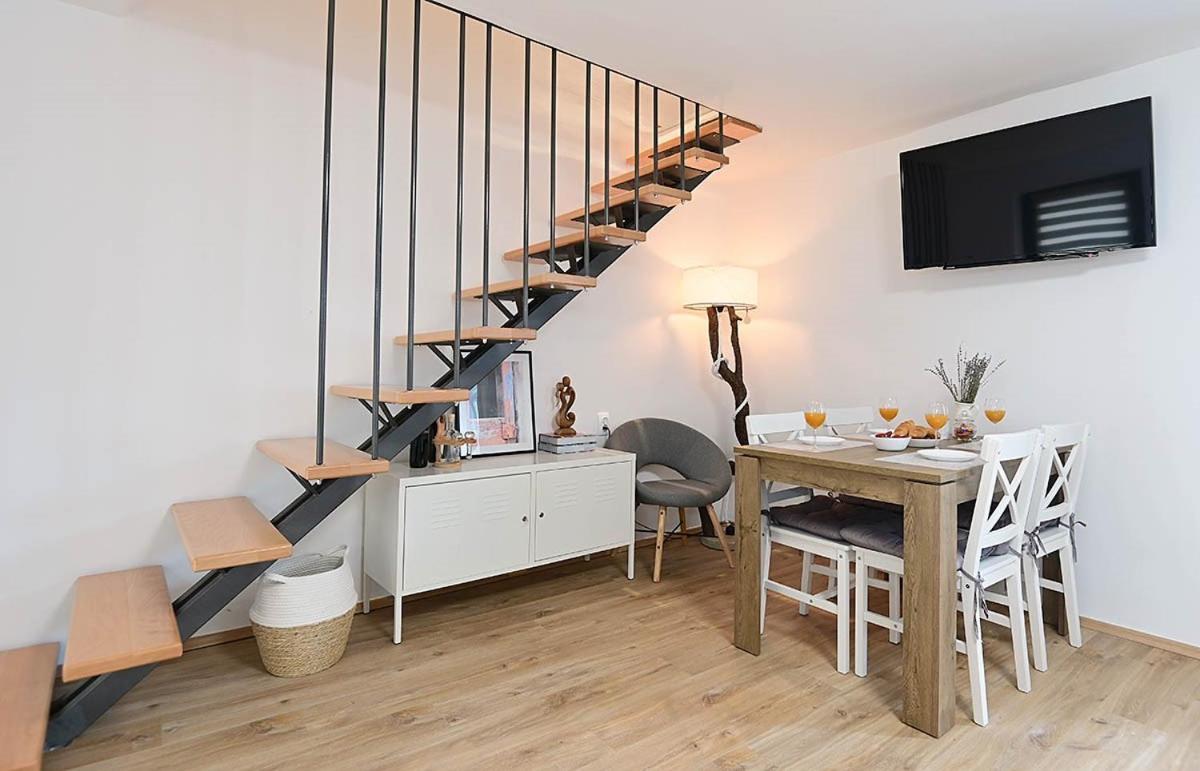 Apartment D & Studio L Dobrinj Dış mekan fotoğraf