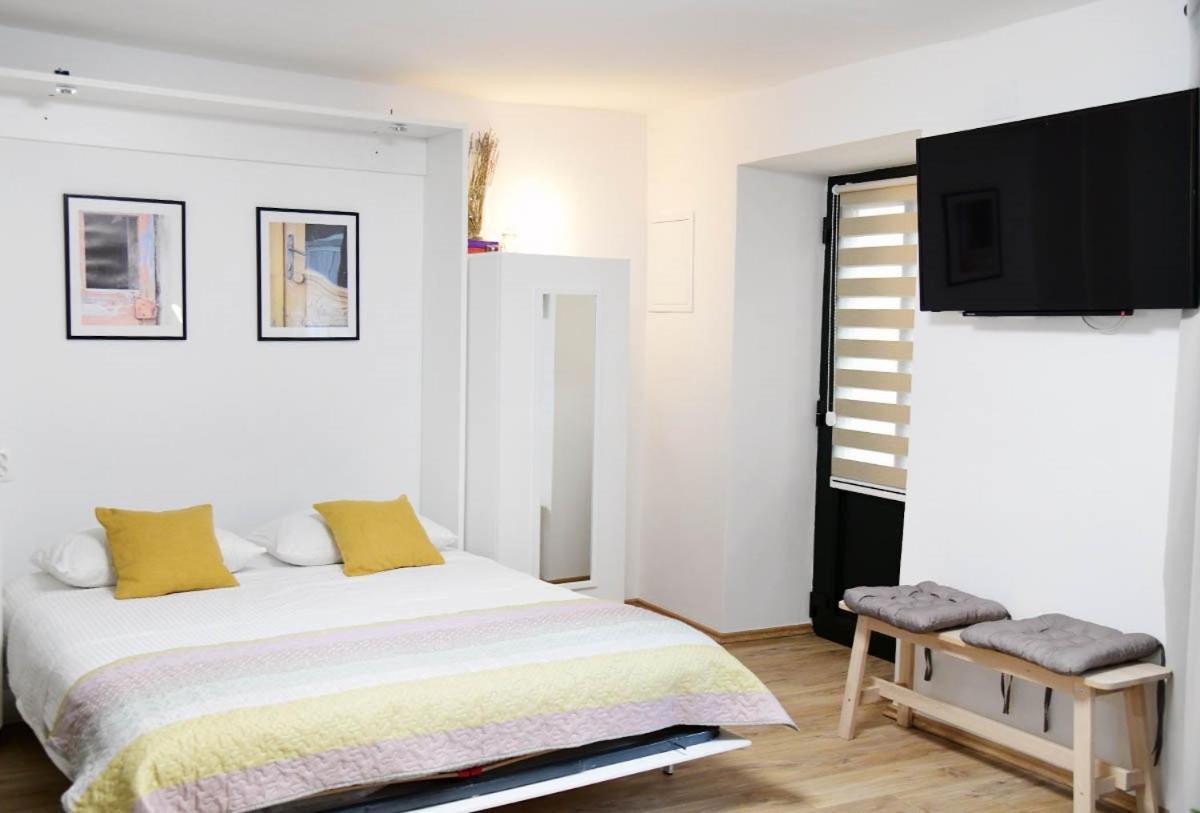 Apartment D & Studio L Dobrinj Dış mekan fotoğraf