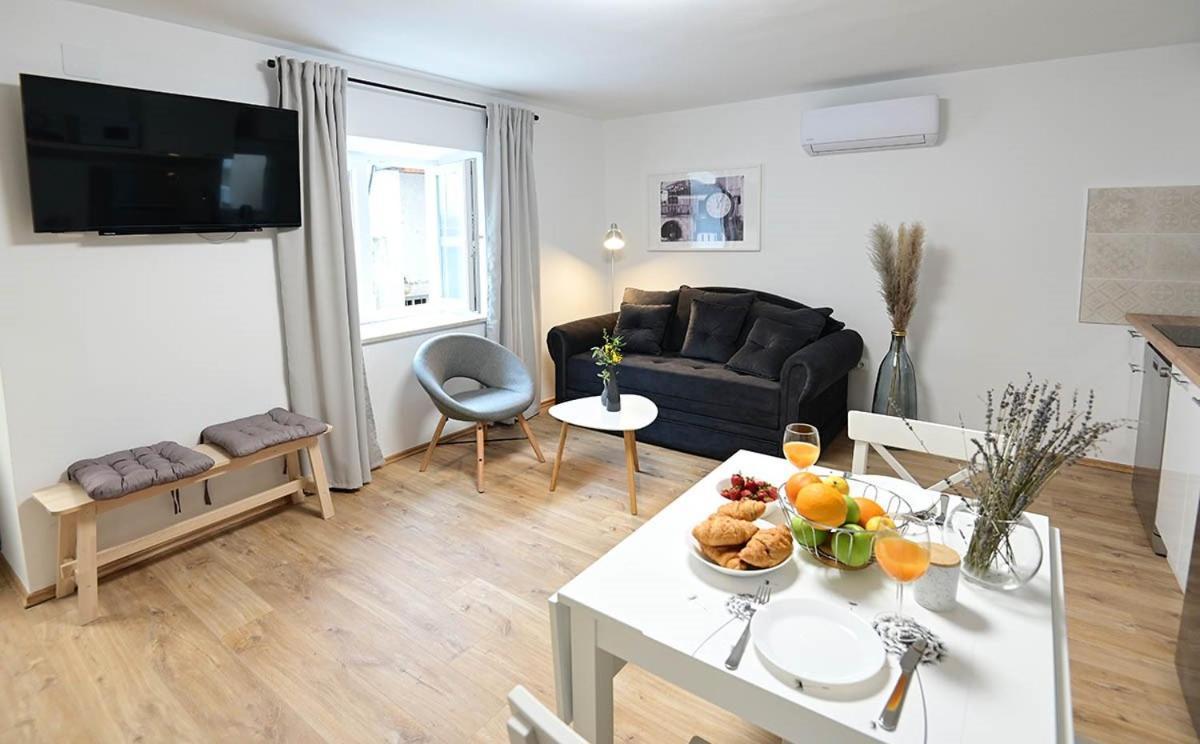 Apartment D & Studio L Dobrinj Dış mekan fotoğraf