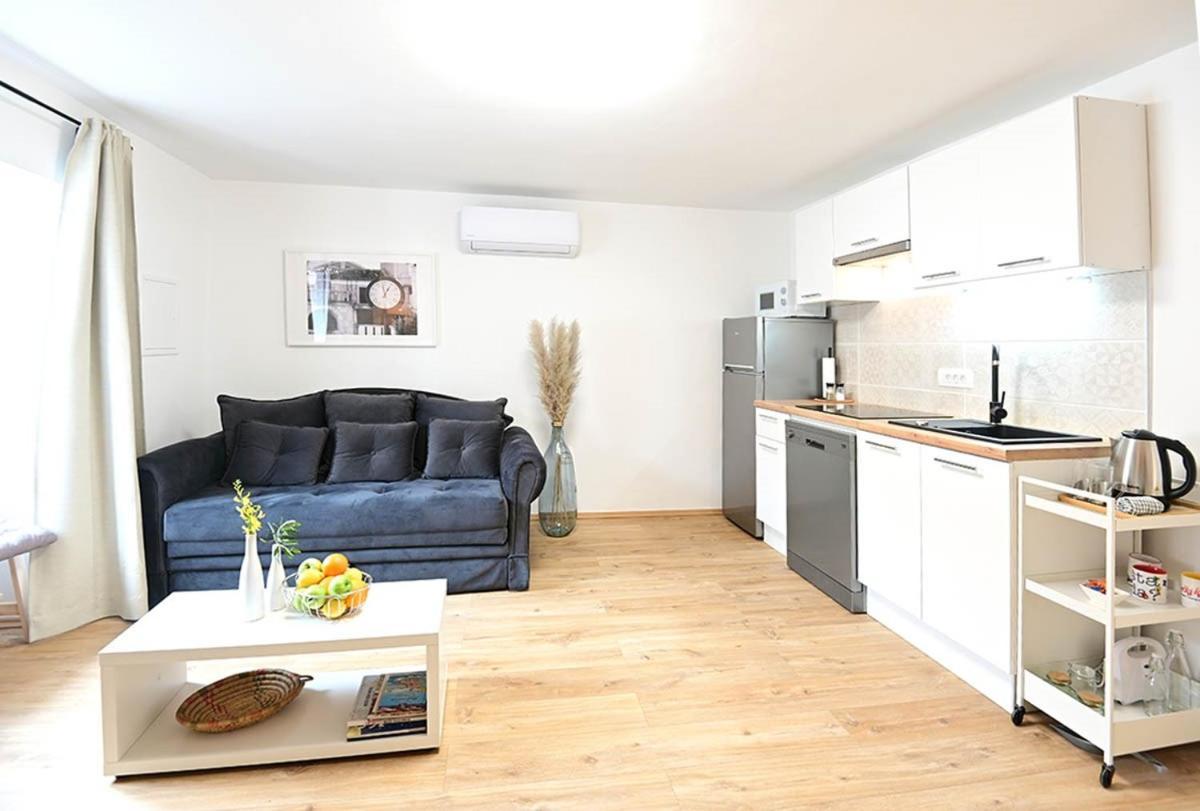 Apartment D & Studio L Dobrinj Dış mekan fotoğraf