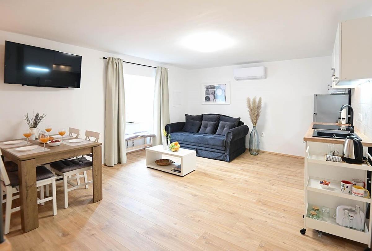 Apartment D & Studio L Dobrinj Dış mekan fotoğraf