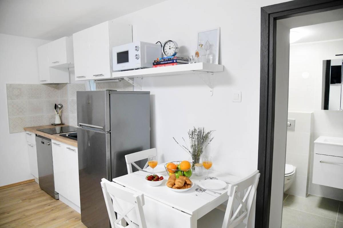 Apartment D & Studio L Dobrinj Dış mekan fotoğraf