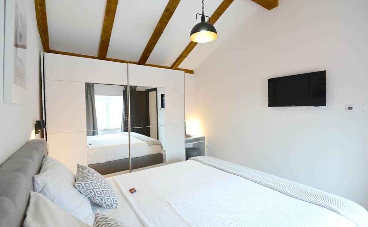 Apartment D & Studio L Dobrinj Dış mekan fotoğraf