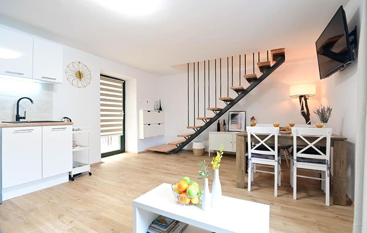 Apartment D & Studio L Dobrinj Dış mekan fotoğraf