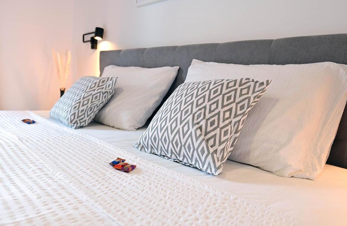 Apartment D & Studio L Dobrinj Dış mekan fotoğraf