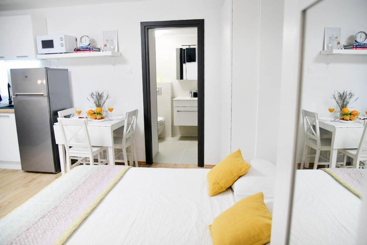Apartment D & Studio L Dobrinj Dış mekan fotoğraf