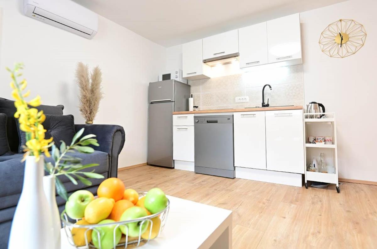 Apartment D & Studio L Dobrinj Dış mekan fotoğraf