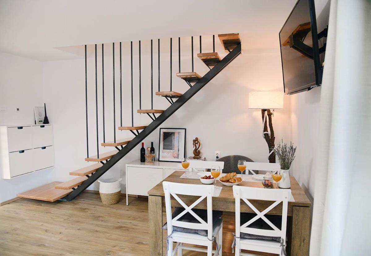 Apartment D & Studio L Dobrinj Dış mekan fotoğraf